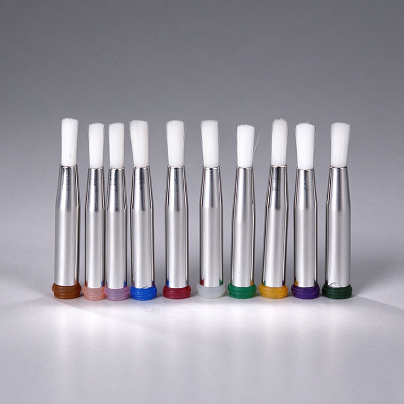 Brush Dispensing Tip